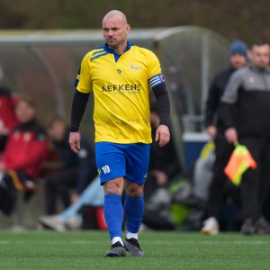 欧冠高清观看-参加真人秀减重10公斤！41岁斯内德业余联赛复出，球队助教是他哥